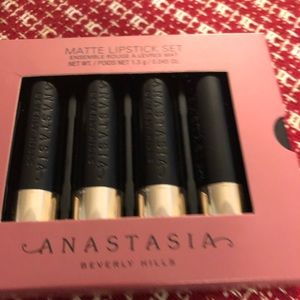 Anastasia Beverly Hills matte lipstick set